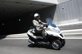 Piaggio MP3 HyS:   !