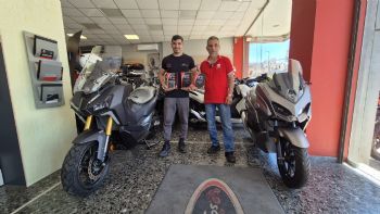 Haritos Moto Shop: Βραβείο Best Sales Dealer 2025 για SYM, QJMOTOR και Daytona