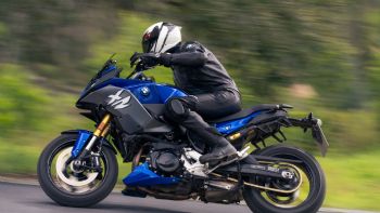 BMW F 900 XR:    1.000   30 