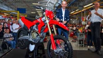 Ducati Desmo450 MX: Ξεκίνησε η παραγωγή της πρώτης off-road Ducati