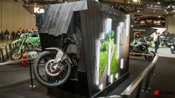 Kawasaki KLE 500:   dual-sport   EICMA 2025 ()