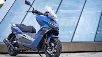 KEEWAY Vieste 125: Με ρυθμιζόμενο ανεμοθώρακα 3 θέσεων και 9.5 λίτρα ρεζερβουάρ KEEWAY Vieste 125: Με ρυθμιζόμενο ανεμοθώρακα 3 θέσεων και 9.5 λίτρα ρεζερβουάρ