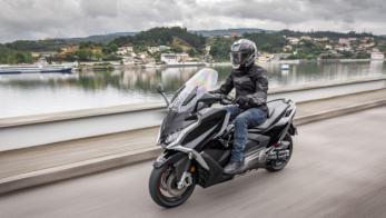  : Kymco AK 550 Premium & CV3         