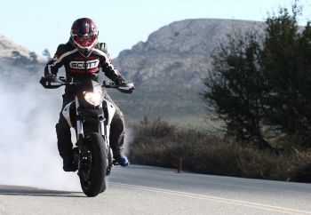 ������: Ducati Hypermotard 796