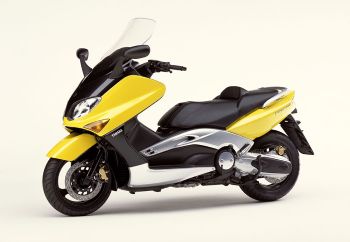 Yamaha T-Max με 4.900 €