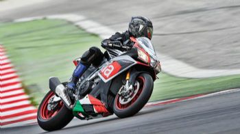  : Aprilia RSV4 RF