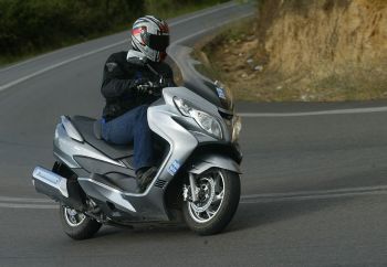 M� ��� �����: ��� Suzuki �urgman 400