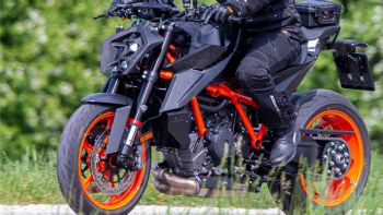 KTM:  1290 Superduke    490   ; 