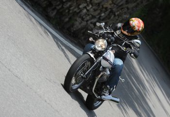 Moto Guzzi V7:   