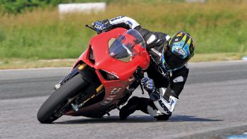 Test: Ducati Panigale V4 S
