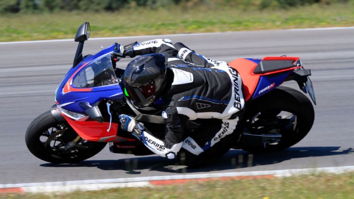 Aprilia RSV4 Factory 2022 - Test