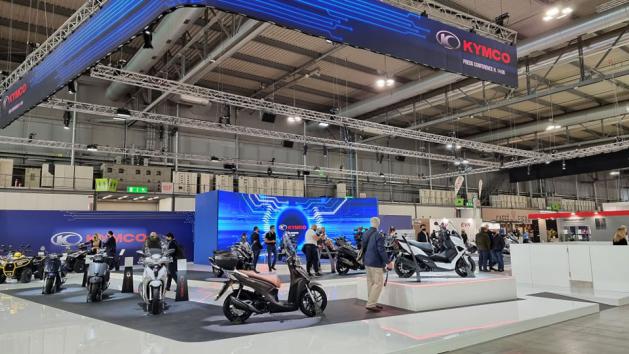 To εντυπωσιακό το περίπτερο της KYMCO με το ionex να δεσπόζει.