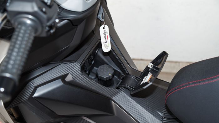 Ρεζερβουάρ Aprilia SR GT 200.