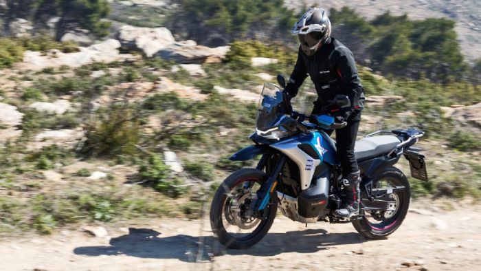 Κρατώντας μεγάλο μέρος της μάζας κοντά στο έδαφος γίνεται πιο ευέλικτο και εύκολο στον χειρισμό.