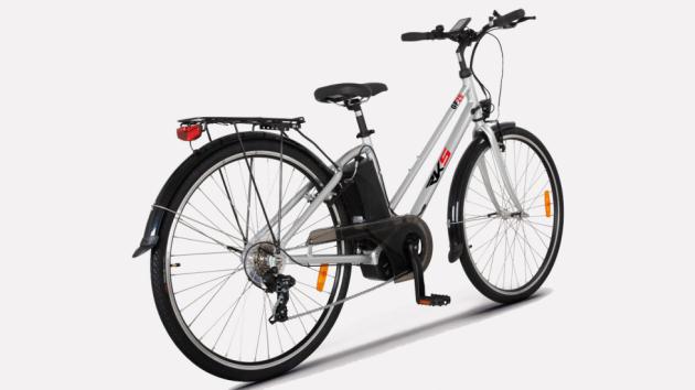 Το ηλεκτρικό ποδήλατο διακρίνεται για την ποιοτική κατασκευή του, αλλά και την άνεση στο δρόμο χάρη στους μεγάλους τροχούς 28 ιντσών