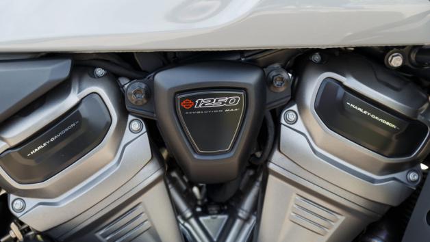 Στην καρδιά της Harley-Davidson Pan America 1250 Special βρίσκεται ο ολοκαίνουργιος για τα δεδομένα της μάρκας Revolution Max 1250, ένας υγρόψυκτος V2 κινητήρας 1.252 κ.εκ. που σηματοδότησε τη μετάβαση της Harley-Davidson σε μια πιο σύγχρονη εποχή. 