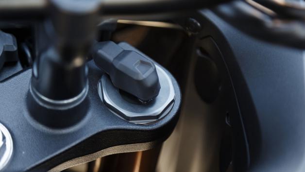 Οι διαδρομές τους είναι στα 150χλστ, ενώ η σχετικά μεγάλη για τα δεδομένα της κατηγορίας απόσταση 175χλστ από το έδαφος, μπορεί να αποδειχθεί σωτήρια σε λακκούβες ή μικρά τμήματα χωματόδρομων.