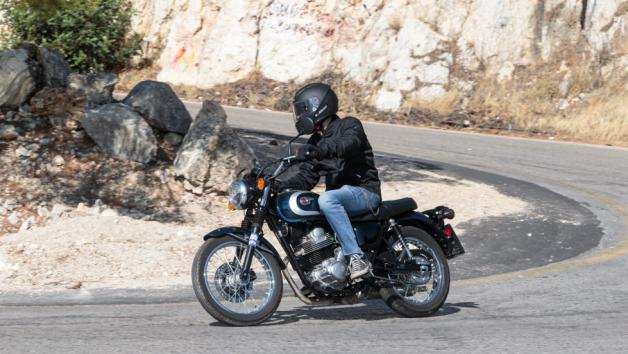 Στις μετρήσεις μας, το 0–50 km/h ήρθε σε 3,2 δευτερόλεπτα, το 0–80 km/h σε 7,7 δευτερόλεπτα και το 0–100 km/h σε 13,5 δευτερόλεπτα, επιδόσεις που καλύπτουν τις βασικές ανάγκες αλλά αφήνουν την αίσθηση ότι θα θέλαμε λίγο περισσότερη ισχύ.