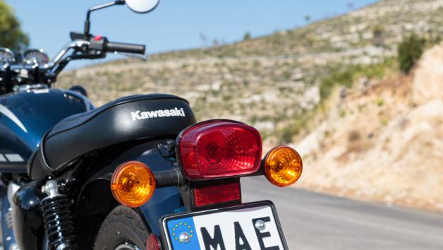 Η ποιότητα κατασκευής βρίσκεται σε υψηλό επίπεδο για την κατηγορία, με επιμελημένα φινιρίσματα σε μέταλλο και βαφή.