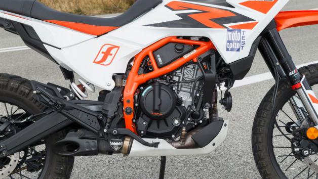 Το σύστημα τροφοδοσίας της Bosch έχει μεγαλύτερο σώμα ψεκασμού από τα 38 στα 46χιλ. και η ισχύς ελέγχεται μέσω Ride by Wire γκαζιού επιτρέποντας, στην περίπτωση του R, 3 διαφορετικές χαρτογραφήσεις Rain, Road και Offroad με προκαθορισμένες ρυθμίσεις για την απόκριση του γκαζιού, το Traction Control και το ABS.