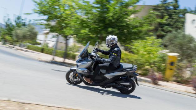 Υποδειγματική ποιότητα κύλισης με άνεση και αεροδυναμική προστασία.