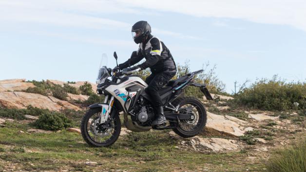 Στις μετρήσεις, η T502X κατέγραψε 0–50 χλμ/ώρα σε 1,9 δευτ., 50–100 χλμ/ώρα σε 4,6 δευτ., 0–100 χλμ/ώρα σε 6,4 δευτ., ενώ η επιτάχυνση 60–120 χλμ/ώρα με 4η σχέση ολοκληρώθηκε σε 8,2 δευτ.