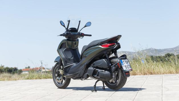 Η CVT μετάδοση με τον αυτόματο πολύδισκο φυγοκεντρικό συμπλέκτη κάνει τη διαφορά τόσο στην αμεσότητα όσο και στην ομαλή κατανομή της δύναμης στον πίσω τροχό, ενώ το σύστημα ελέγχου πρόσφυσης ASR αποκτά επιπλέον νόημα στους ελληνικούς δρόμους με την πλήρη απενεργοποίηση του να υπάρχει πάντα ως επιλογή. 