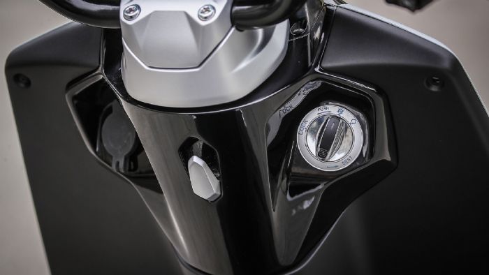 Ο διακόπτης τύπου keyless στην ποδιά. 