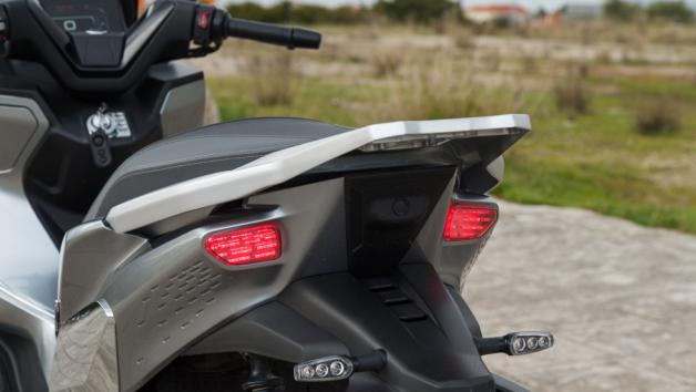 Σε επίπεδο ποιότητας, τα πλαστικά είναι καλοσυναρμολογημένα, με σωστές εφαρμογές και χωρίς κενά. 