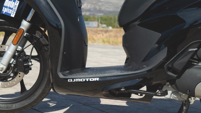 Επαρκής χώρος για τα πόδια χάρη στη σωστή εργονομική μελέτη.