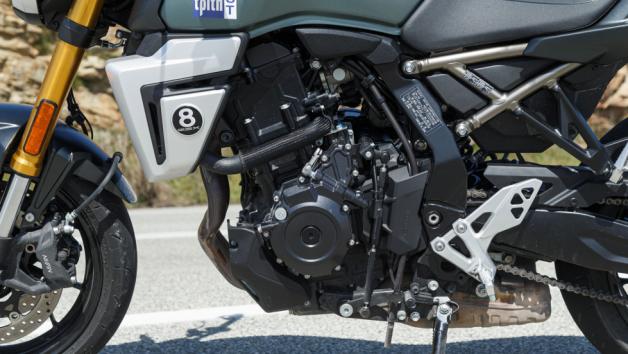 Το Suzuki GSX-8Τ κινείται από τον γνωστό δικύλινδρο εν σειρά κινητήρα των 776 κ.εκ. DOHC, ο οποίος αποδίδει 84 ίππους στις 8.500 σ.α.λ. και 7,9 kgm ροπής στις 6.800 σ.α.λ.