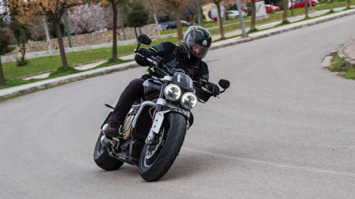 Test: Triumph Rocket 3 R
