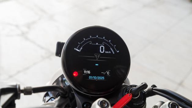 Διαθέτει δυνατότητα συνδεσιμότητας με την προσθήκη του τεχνολογικού πακέτου My Triumph, πλοήγηση στροφή προς στροφή, θύρα φόρτισης USB στην αριστερή πλευρά του πίνακα οργάνων και ένα κιτ Cruise Control ως μέρος του προαιρετικού εξοπλισμού.