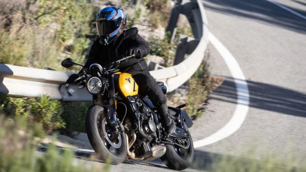 Το ρετρό roadster Trident 660 είχε σαφείς αποστάσεις από το πιο σκληροπυρηνικό Street Triple απευθυνόμενο σε ένα διαφορετικό κοινό, που το ανέδειξαν λόγω του ξεχωριστού στυλ, της απλότητας και της προσιτής τιμής του.