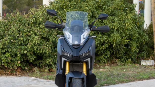 Φώτα ημέρας DRL σε σχήμα κυνόδοντα.