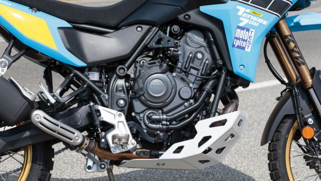 Το Ténéré Rally αποκτά για πρώτη φορά Ride by Wire με 2 διαφορετικά Riding Modes, το Sport που είναι πιο άμεσο και «επιθετικό» και το Explorer που προσφέρει μία πιο ήπια απόκριση γκαζιού, ιδανική για την εκτός δρόμου οδήγηση. Η μοτοσυκλέτα αποκτά πλέον και Traction Control το οποίο φυσικά απενεργοποιείται, ενώ θα θέλαμε να προστεθεί και Cruise Control, κάτι που θα ήταν εύκολο χάρη στο ηλεκτρόγκαζο (το Tracer 7 έχει), αλλά δεν ήρθε. 