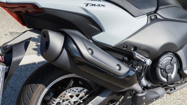 Παράλληλα επιτρέπει τη χρήση ηλεκτρονικών βοηθημάτων όπως traction control για διατήρηση της πρόσφυσης σε ολισθηρό οδόστρωμα και cruise control για ξεκούραση του δεξιού καρπού σε ταχύτητες 50χλμ./ώρα και άνω.