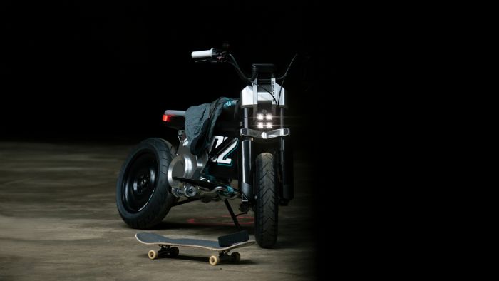 Φουτουριστική εμφάνιση με πλήρως LED φωτισμό. Φουτουριστική εμφάνιση με πλήρως LED φωτισμό.