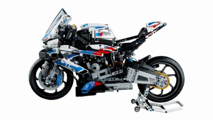 H BMW M1000RR της Lego, συναρμολογημένη. 
