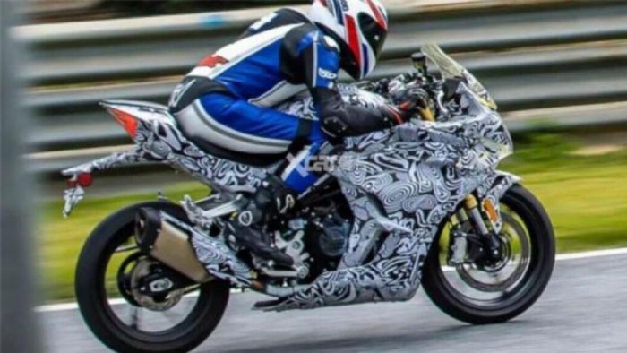 Η μοτοσυκλέτα προπαραγωγής που εθεάθη σε δοκιμές. 