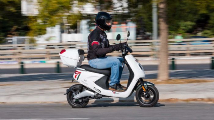 Η ευκολία οδήγησης, η μεγάλη ευελιξία και η άμεση ροπή χαρακτηρίζουν το ESF S-4 στο δρόμο. 