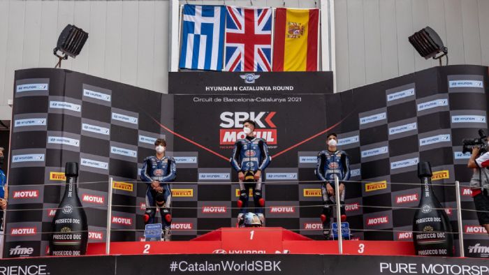 Η στιγμή της βράβευσης του βάθρου. 