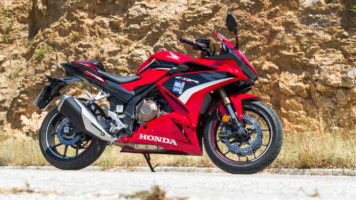 Ξεχειλίζει δυναμισμό! Η CBR500R είναι μία από τις ομορφότερες μοτοσυκλέτες της Honda αυτή τη στιγμή. 