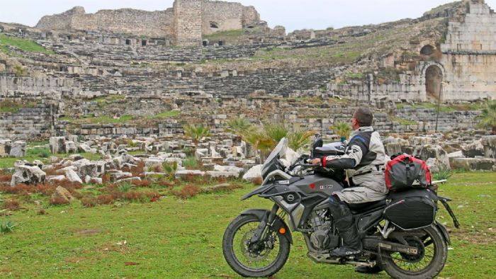 Φωτογραφικά στιγμιότυπα του Κωνσταντίνου Μητσάκη, από το μεγάλο του οδοιπορικό. 