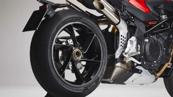 Η πίσω ζάντα με το μονόμπρατσο ψαλίδι. 