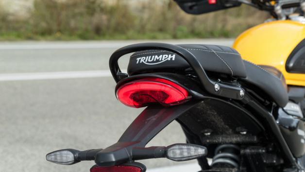 Τα premium φινιρίσματα είναι εμφανή σε κάθε σημείο της μοτοσυκλέτας: από τους μεταλλικούς τονισμούς μέχρι τα ανθεκτικά βαμμένα μέρη. 