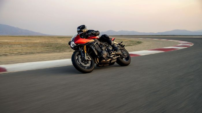 Το νέο Triumph Speed Triple 1200 RR