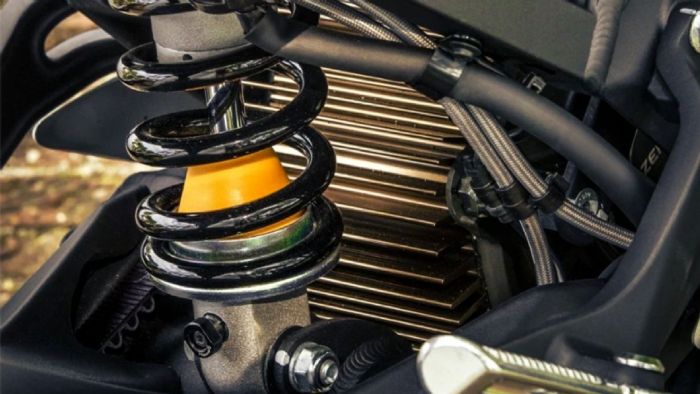 Ο ηλεκτροκινητήρας έχει απόδοση 46 ίππων και 10,8 kgm ροπής. 