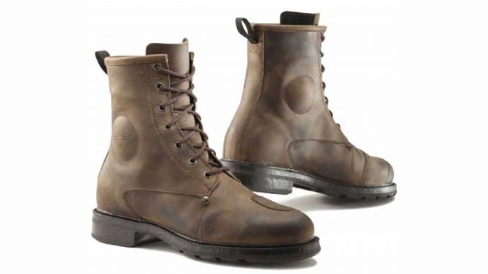 Η ολοκληρωμένη πρόταση στα μποτάκια Η ολοκληρωμένη πρόταση στα μποτάκια