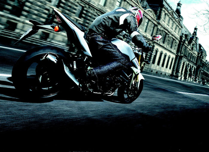 Επίσημες φωτογραφίες του Suzuki GSR 750